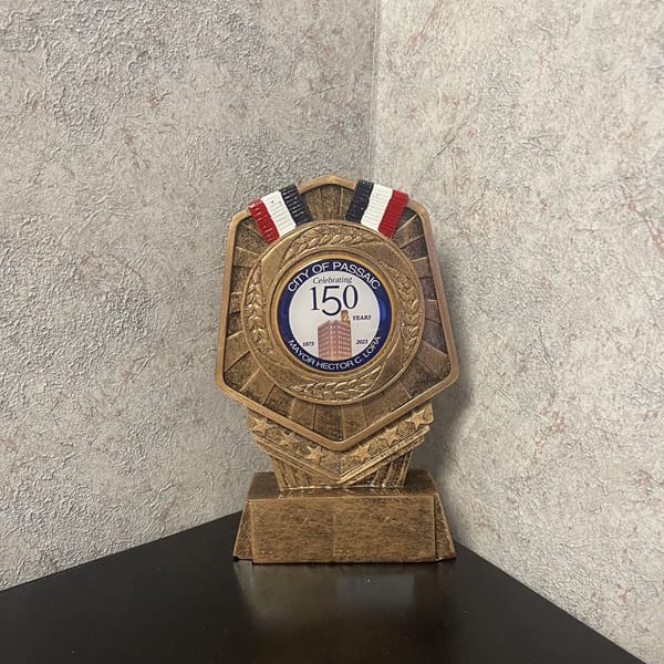 Nova Awards Series Resin w/ 2" Insert 5.75"